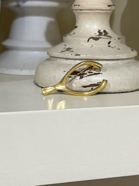 Vintage Gold Tone Wishbone Brooch